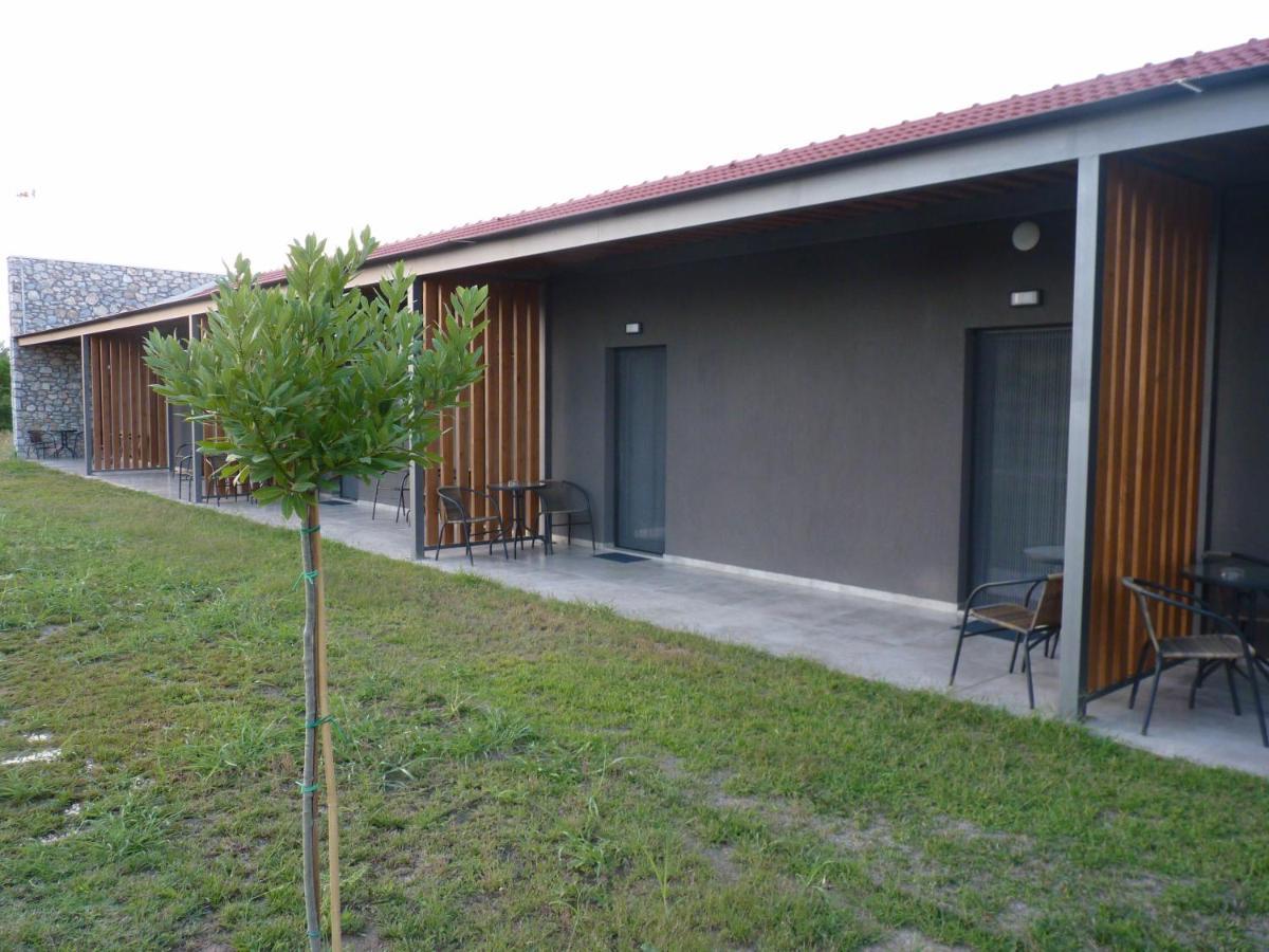 Comfort Suites & Rooms Lárissa Exterior foto